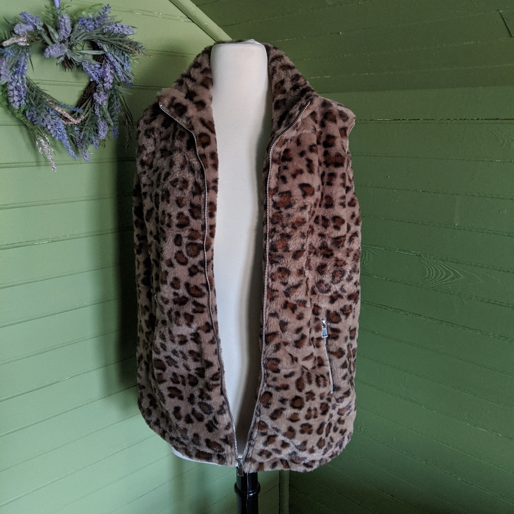 Zip-up Vest - Picture 3 of 6